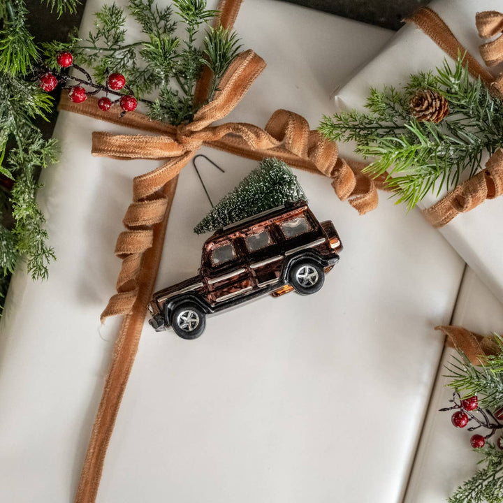 BROWN SUV W/ TREE ORNAMENT