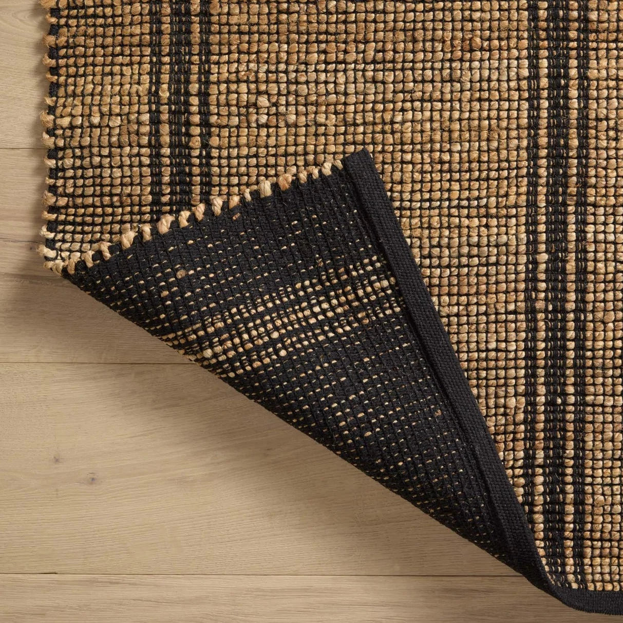 Conny Natural / Black Rug